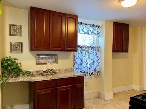 93 Thompson St, Springfield MA 01109-3919 exterior