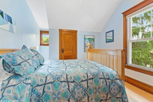 6553 Hiawatha Ave, Chicago IL 60646-4219 exterior