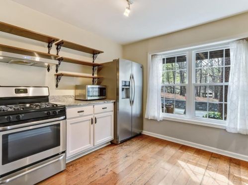 1373 Xing Dr, Atlanta GA 30329-3571 exterior