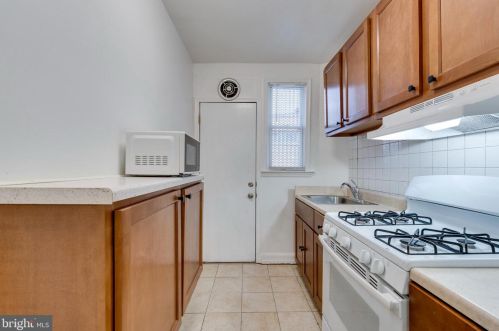 5228 4 St, Washington DC 20003-3481 exterior