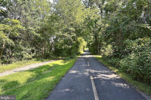 803 Catoctin Cir, Leesburg VA 20176-4951 exterior