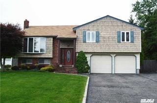 22 Greenfield Ln, Commack NY  11725-1426 exterior