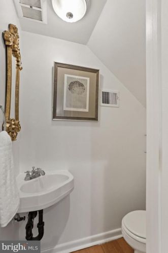 407 5 St, Washington DC 20003-2051 exterior