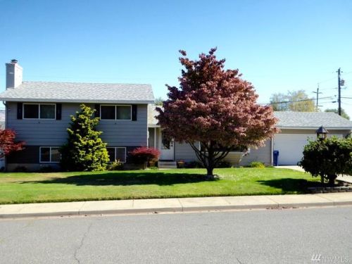 1317 Ormiston St, Wenatchee, WA 98801-3618