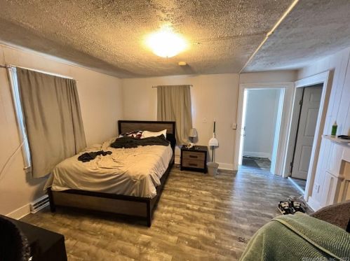 16 Lafayette St, Derby CT 06418-1706 exterior