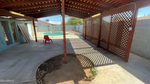 4202 72nd Ln, Phoenix AZ  85033-3111 exterior