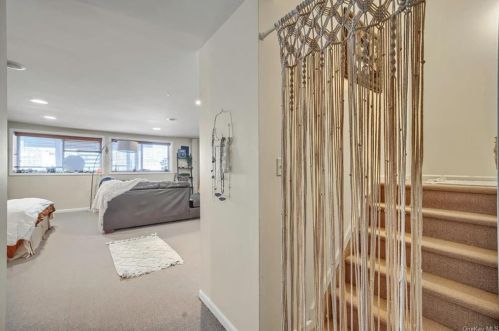 51 Oak Hl Rd, Middletown NY 10941-1366 exterior