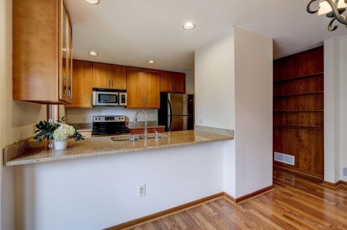 597 Holly Ave, Saint Paul MN 55102-2209 exterior