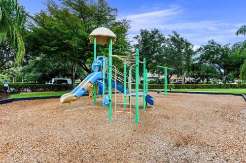 1822 Morning Sun Ln, Naples FL 34119-3321 exterior