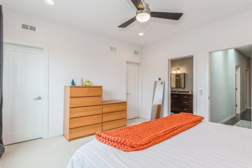 4123 Ridgeway Ave, Chicago IL 60618-2120 exterior