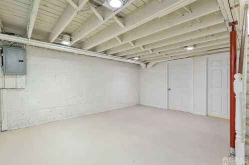 8 Roosevelt Ct, Metuchen NJ 08840-1426 exterior