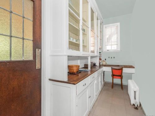 27 Forster Ave, Mount Vernon NY 10552-3409 exterior