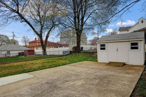 100 Beaufort St, Providence RI  02908-4435 exterior