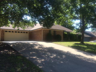 1421 Lakehurst Dr, Ada, OK 74820-8504