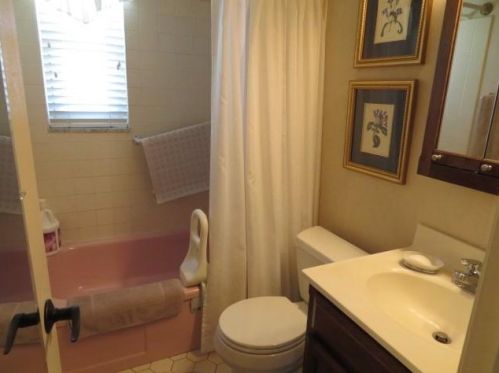 552 Lebanon Mnr Dr, Pittsburgh PA 15122-3225 exterior