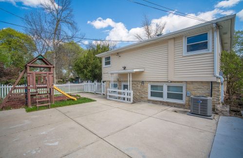 10310 Fisher Pkwy, Milwaukee, WI 53226-2406