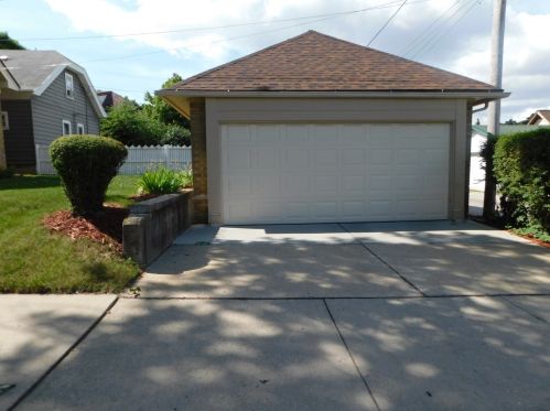 4077 15th St, Milwaukee WI  53209-6910 exterior