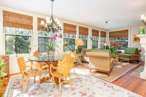 49 Mtn Spg Rd, Farmington CT 06032-1613 exterior