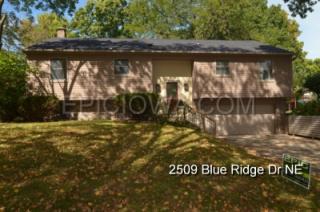 2509 Blue Ridge Dr, Cedar Rapids IA  52402-3326 exterior