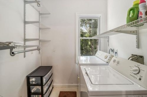 48 Maple Ave, Derby CT 06418-1328 exterior