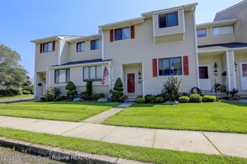 367 Middlewood Rd, Middletown, NJ 07748-1330