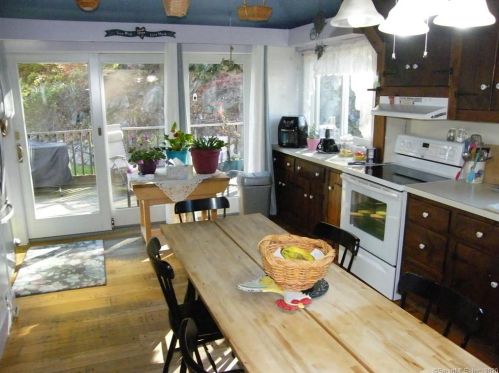 35 Brg St, Deep River CT 06417-1705 exterior