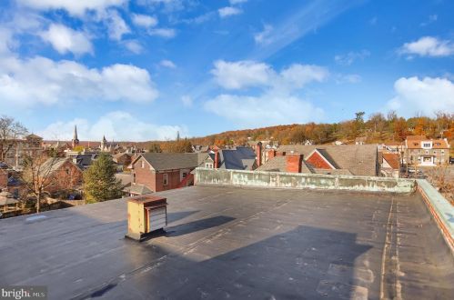 301 Penn St, Huntingdon PA 16652-1609 exterior