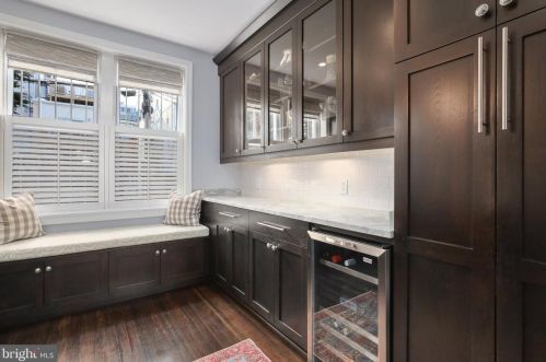 2132 Newport Pl, Washington DC 20037-3002 exterior