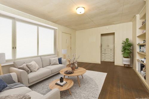 3279 Hoanoho Pl, Honolulu, HI 96816-2507