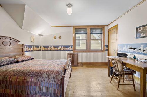 2133 28, Milwaukee WI 53215-2423 exterior