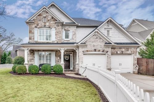 2582 Ashford Rd, Atlanta, GA 30319-3204