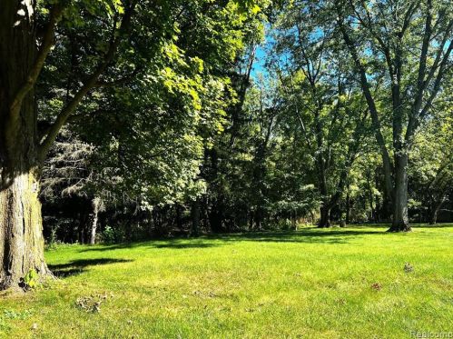 5204 Park Lake Rd, East Lansing MI 48823-3800 exterior