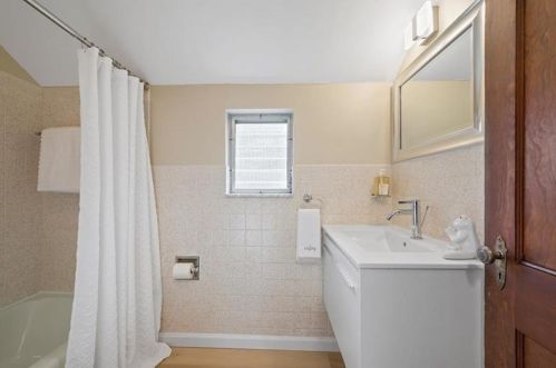 502 Braddock Rd, Pittsburgh PA 15221-3734 exterior