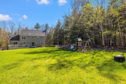 5 Spillway Ln, Concord NH 03301-8303 exterior