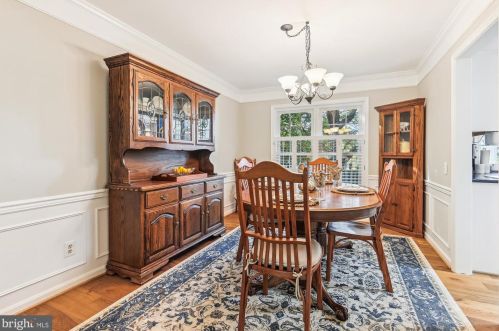 803 Catoctin Cir, Leesburg VA 20176-4951 exterior