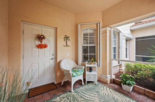 7807 Berkshire Pne Dr, Naples FL 34104-7442 exterior