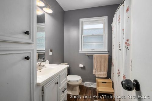 3800 Perry Ave, Wyoming MI 49519-3652 exterior