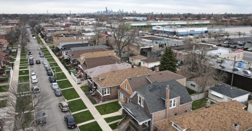 6048 Artesian Ave, Chicago IL 60659-2831 exterior