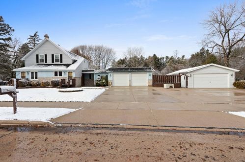 4618 Forest Hills Dr, Two Rivers, WI 54241-1032