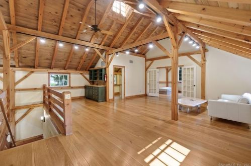 7 Cobb Is Dr, Greenwich CT 06830-7244 exterior