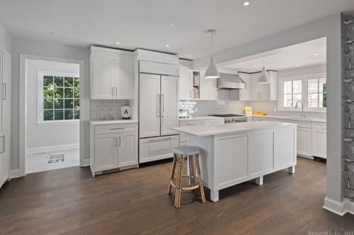 5 Mansfield Pl, Westport CT  06880-5045 exterior