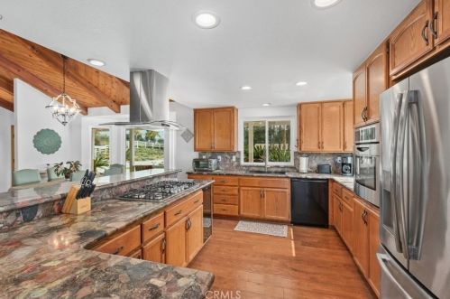 37200 Glenoaks Rd, Temecula CA 92592-8534 exterior