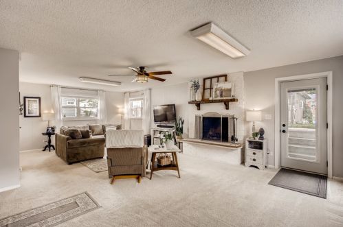 366 Commonwealth Ln, Elmhurst IL 60126-4918 exterior