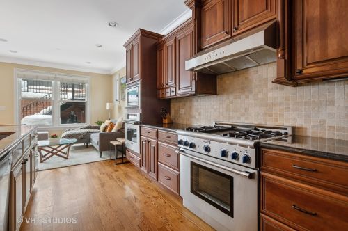 5048 Oakley Ave, Chicago IL 60625-1830 exterior