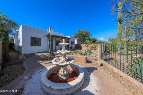 6561 Shadow Bluff Dr, Tucson AZ  85704-6950 exterior