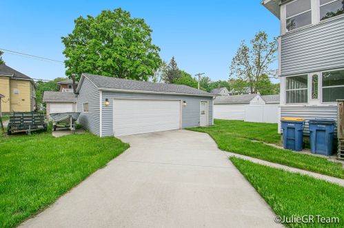 101 Valley Ave, Grand Rapids MI 49504-7402 exterior