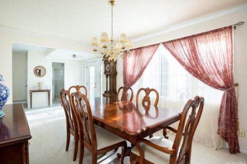 29 Wesleyan Rd, Commack NY 11725-2519 exterior