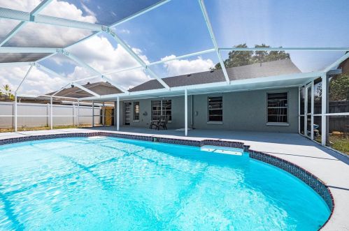 7044 Hollowell Dr, Tampa FL  33634-1089 exterior