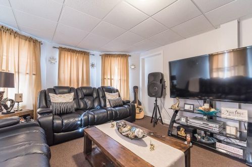 1266 Plainfield St, Providence RI 02909-4630 exterior