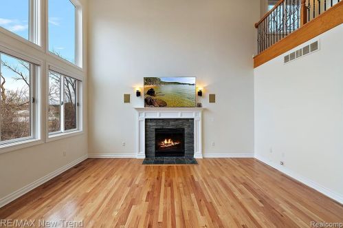 692 Appalachi St, Walled Lake MI  48390-1005 exterior